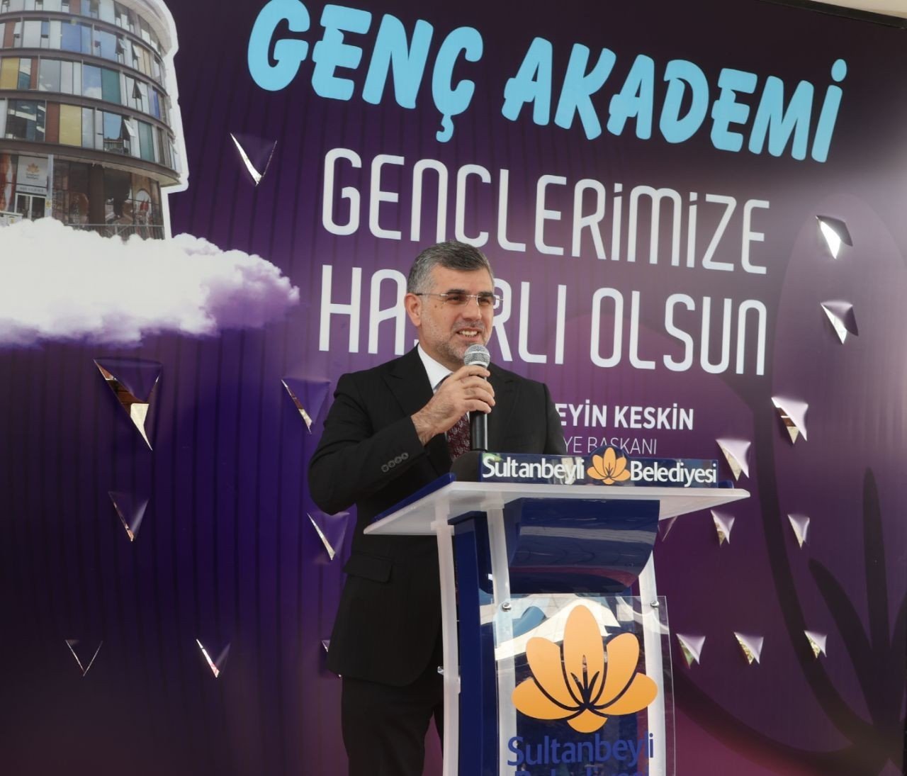 Sultanbeyli’de “Gençlik Akademisi” açıldı