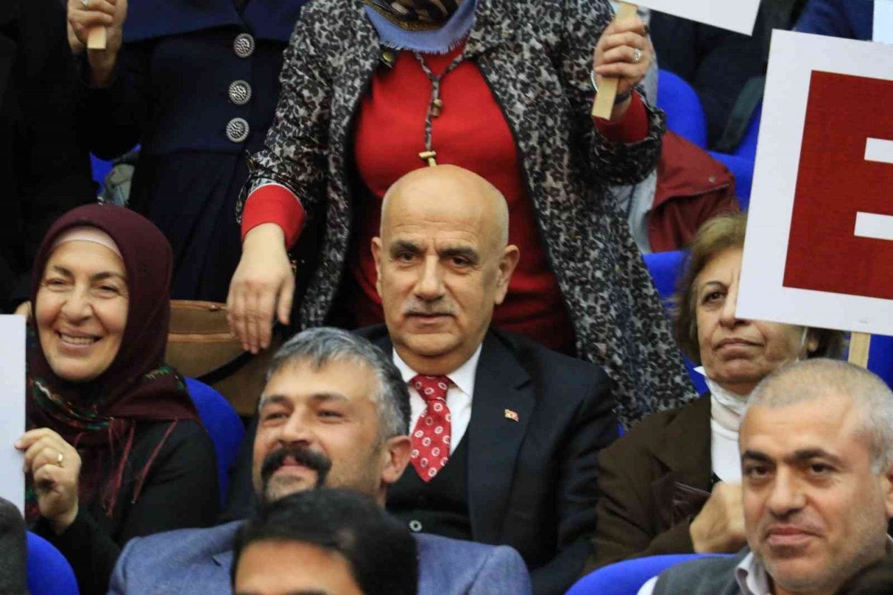 Tarım ve Orman Bakanı Kirişci: “Cumhurbaşkanımızın adeta ağzına bakan ve bu kişi ne diyecek diye bekleyen bir dünya var”