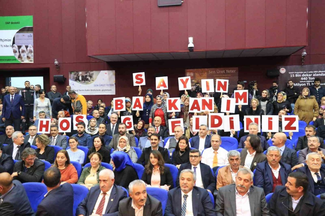 Tarım ve Orman Bakanı Kirişci: “Cumhurbaşkanımızın adeta ağzına bakan ve bu kişi ne diyecek diye bekleyen bir dünya var”