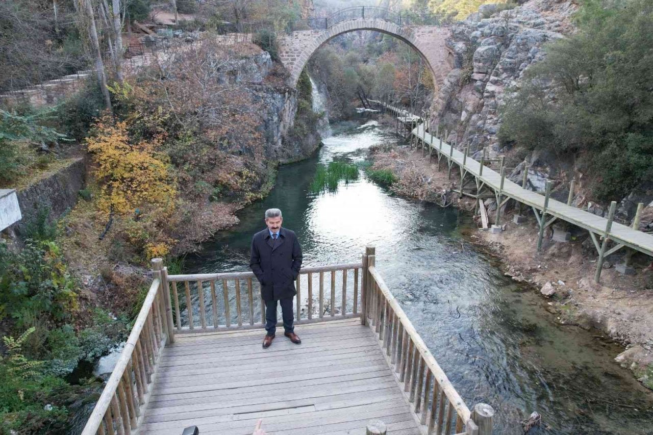 Pepouza ile Clandras Köprüsü arasında 5,5 kilometrelik yürüyüş yolu yapılıyor