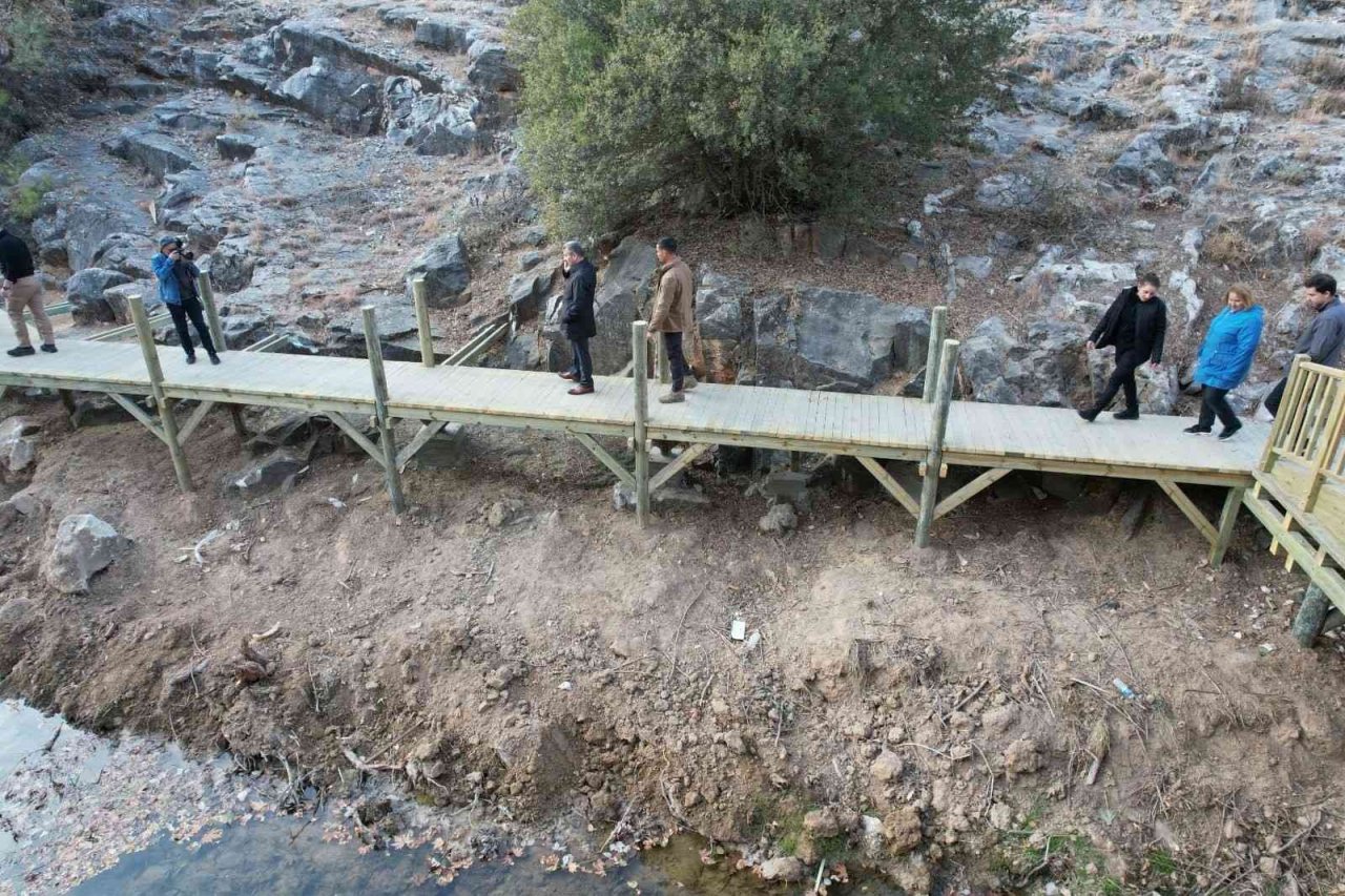 Pepouza ile Clandras Köprüsü arasında 5,5 kilometrelik yürüyüş yolu yapılıyor