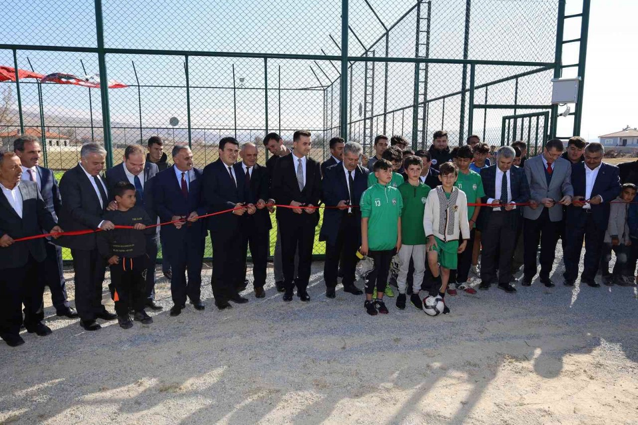 Yahyalı’da ilkokul, halı saha ve kadın kooperatifi törenle açıldı