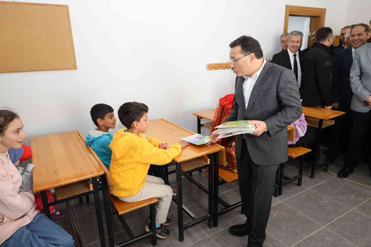 Yahyalı’da ilkokul, halı saha ve kadın kooperatifi törenle açıldı