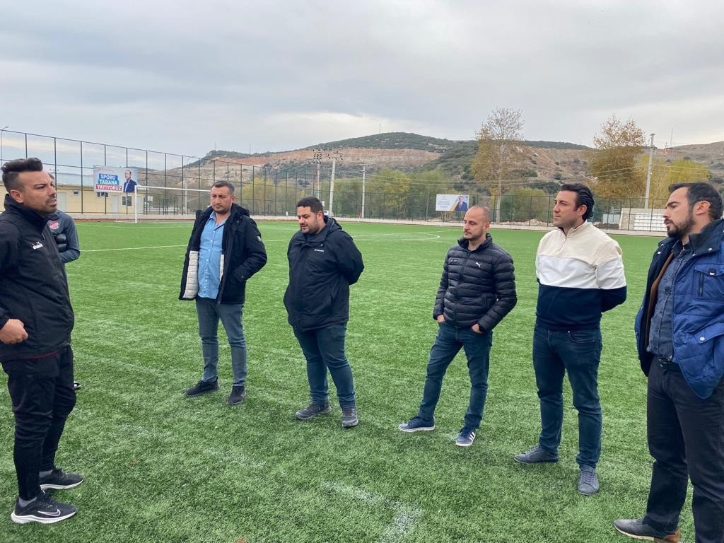 Zorlu maç öncesi eski futbolculardan 1969 Bilecik Spor Kulübü’ne destek