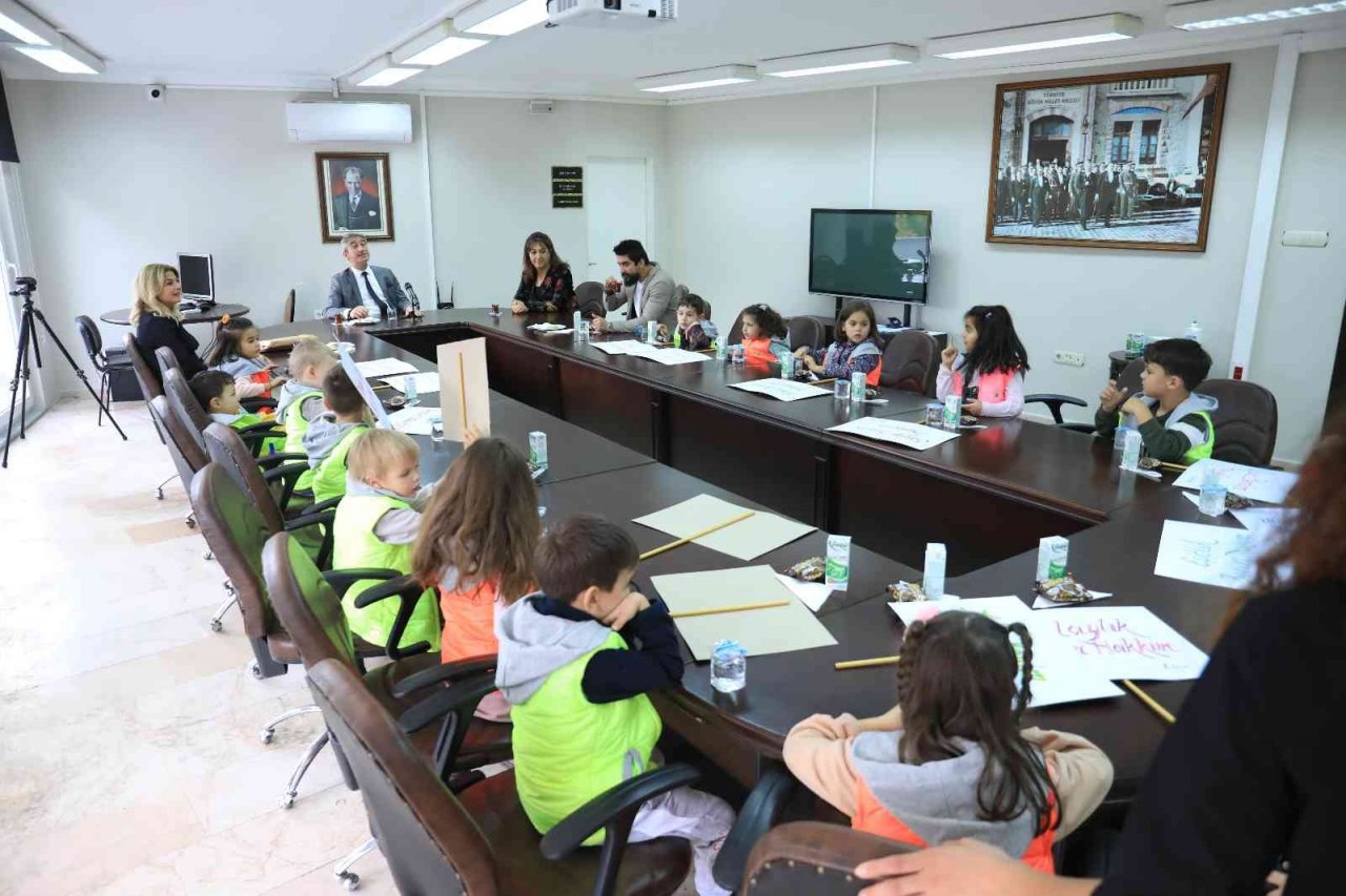 Marmaris Belediye Başkanı Oktay minik öğrencileri ağırladı