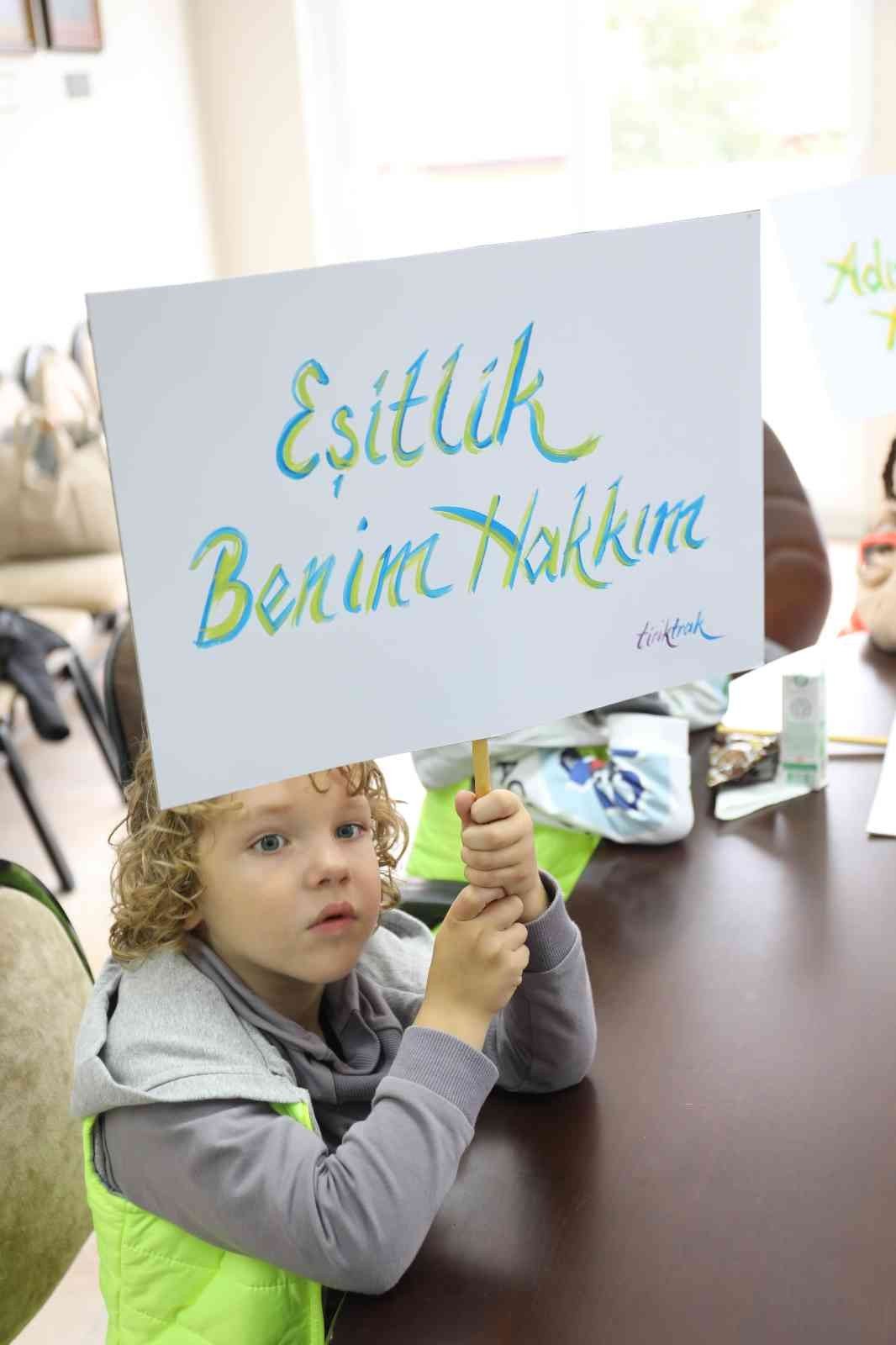 Marmaris Belediye Başkanı Oktay minik öğrencileri ağırladı