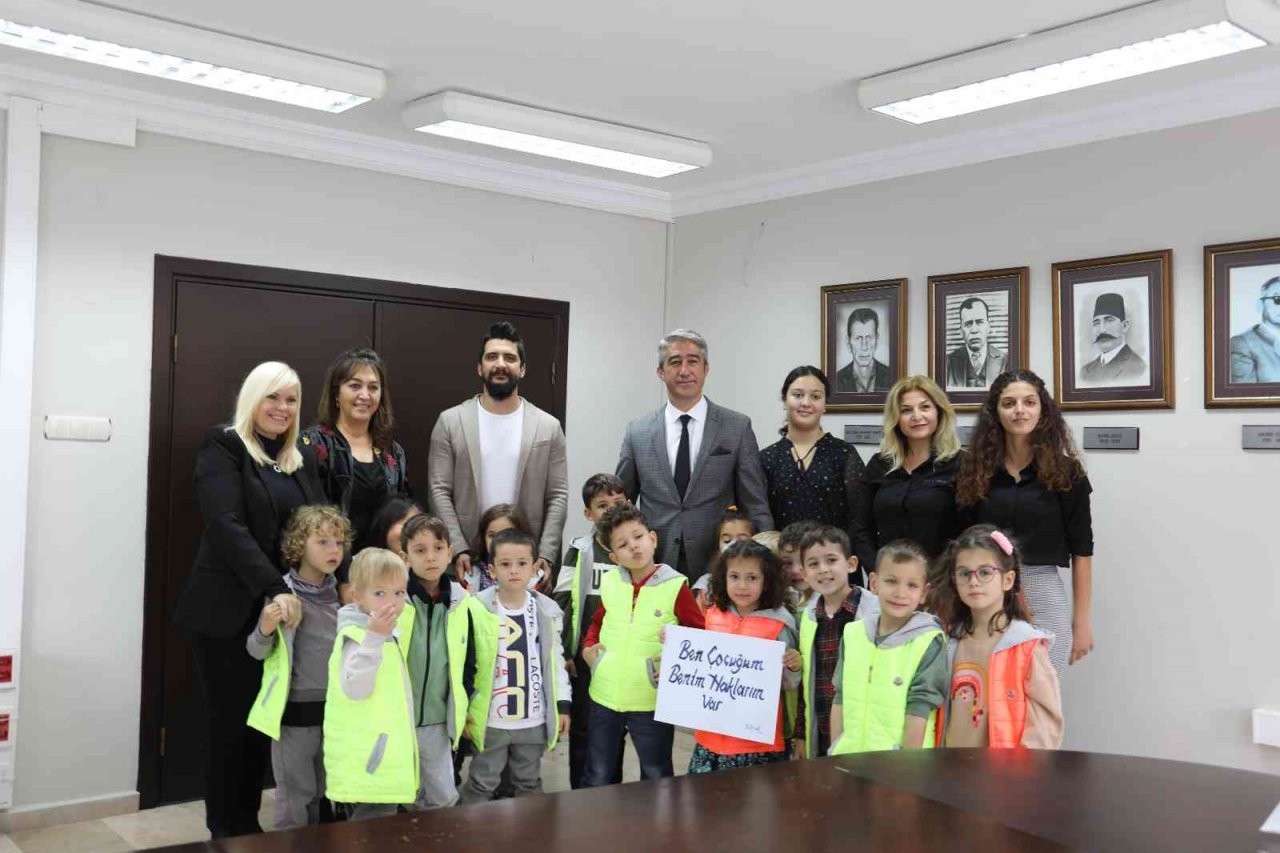 Marmaris Belediye Başkanı Oktay minik öğrencileri ağırladı