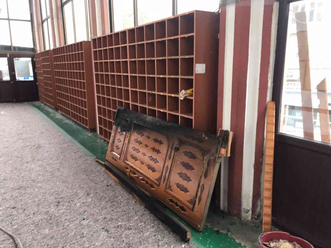 Başkentte bulunan iki cami kundaklandı