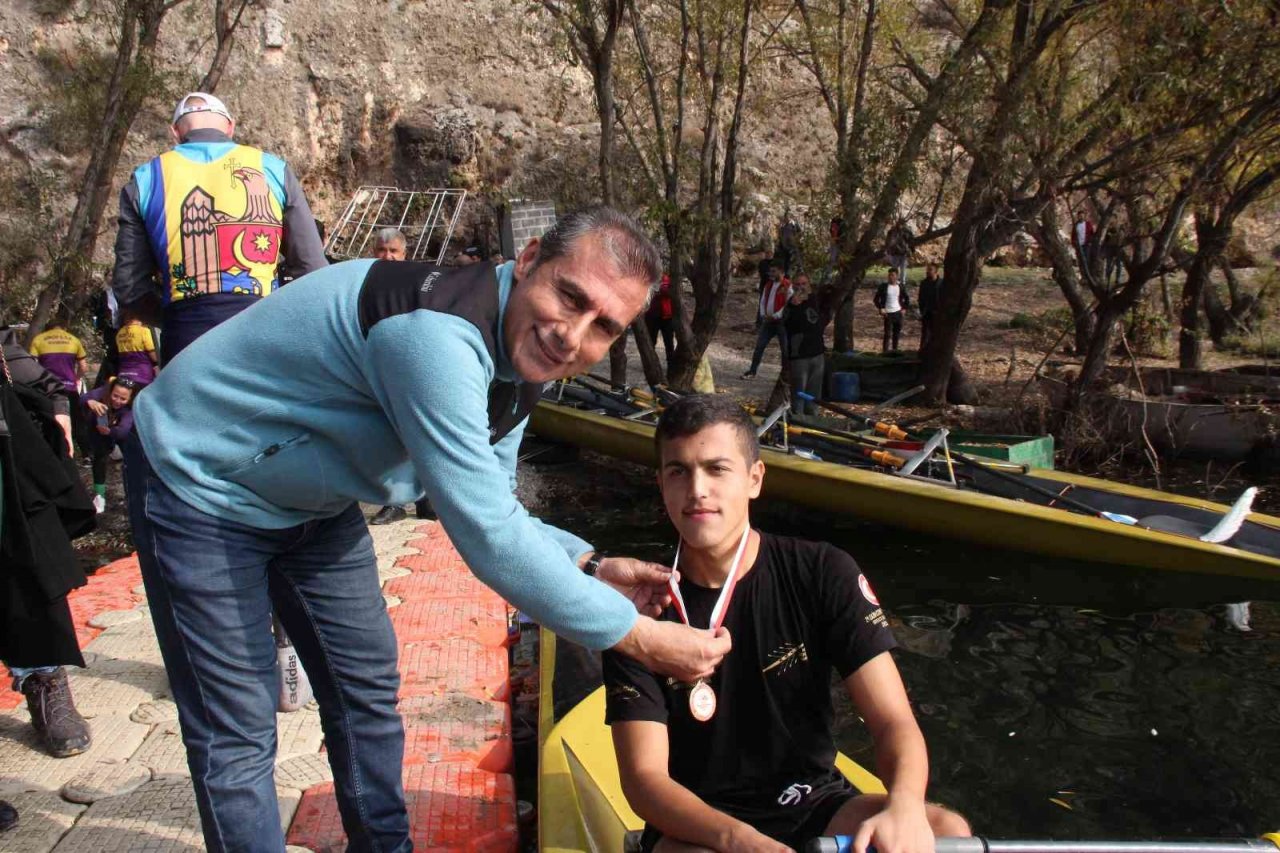 Türkiye’nin ilk kürek maratonu Adıyaman’da başladı