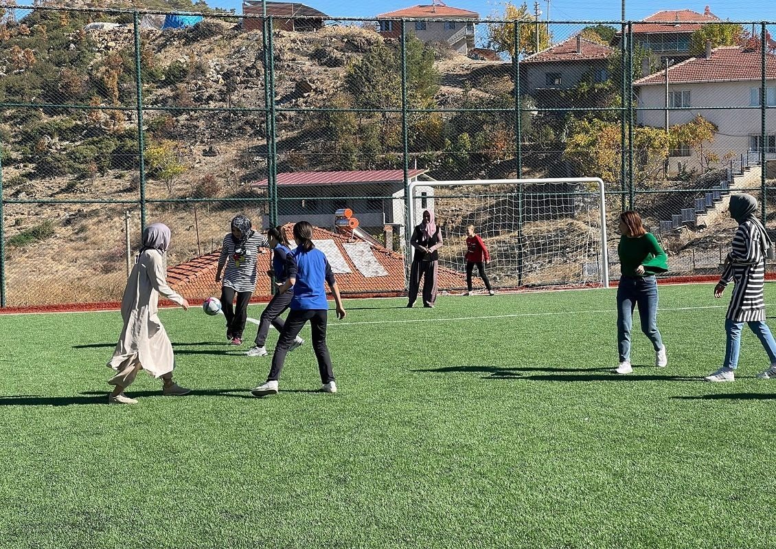 Selendi’de ’Evinin Sultanları’ sahada buluştu