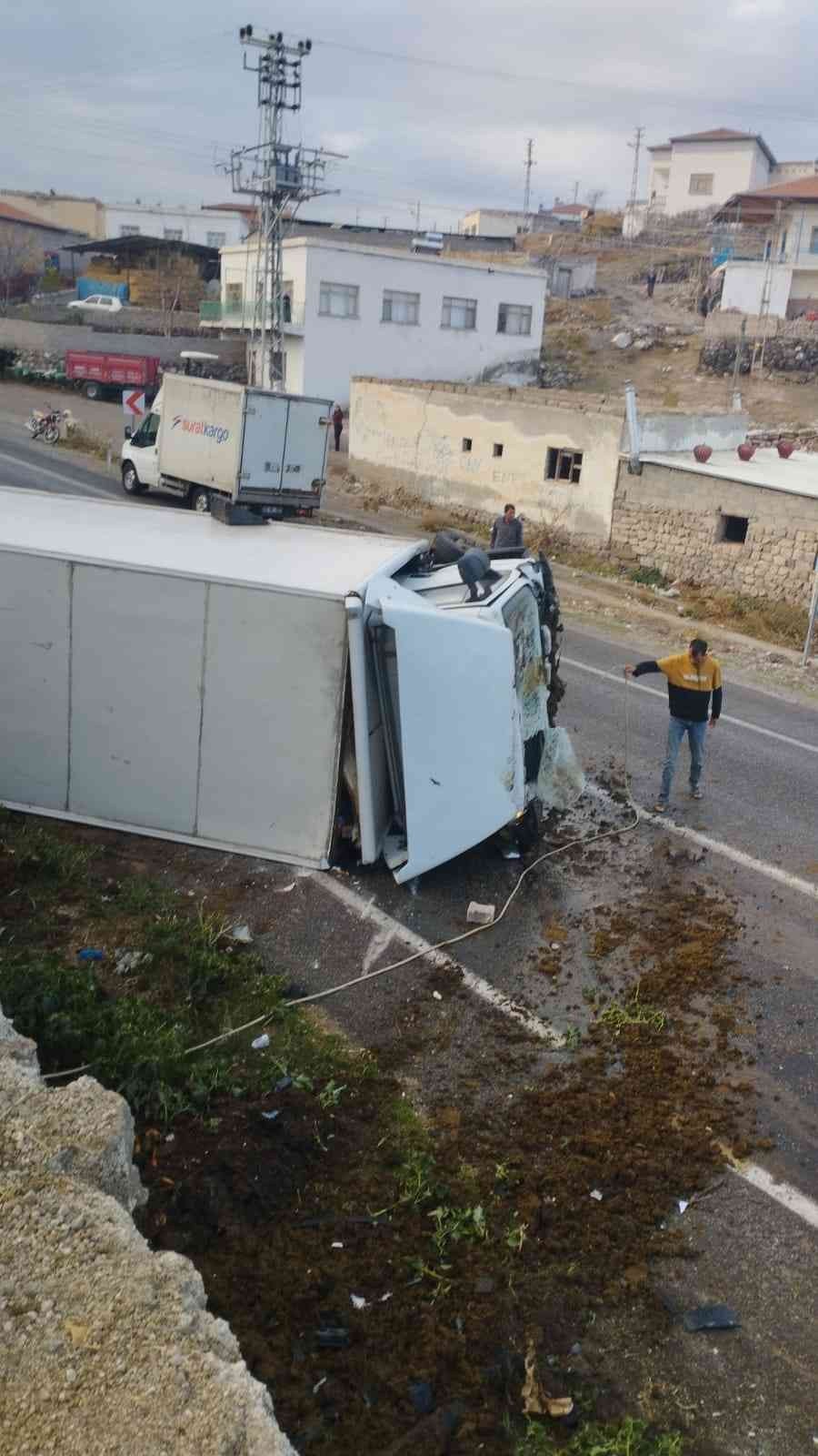 Duvara Çarpan Kamyon Devrildi