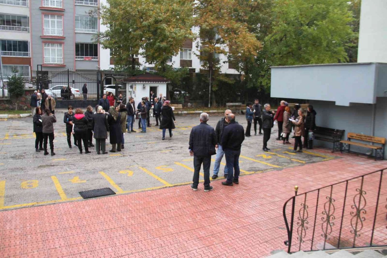 Uzun yıllar sonra sınava giren öğretmenlerden öğrencilere uyarı