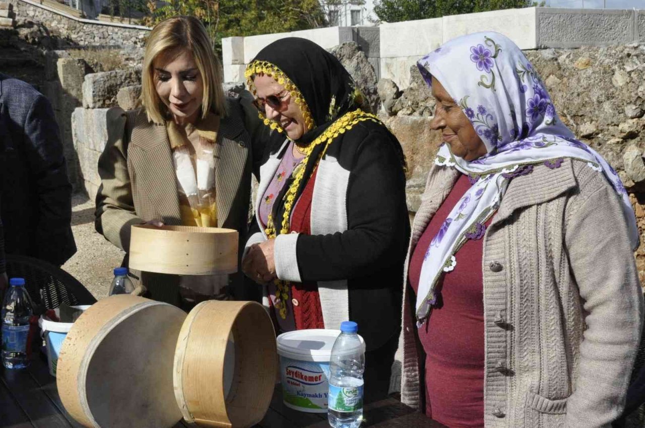 AK Parti Muğla Milletvekili Gökcan: "Delbek çalgısını yaşatmak istiyoruz"