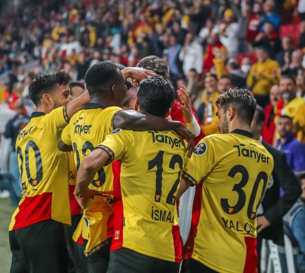 Göztepe, lider Eyüpspor deplasmanında