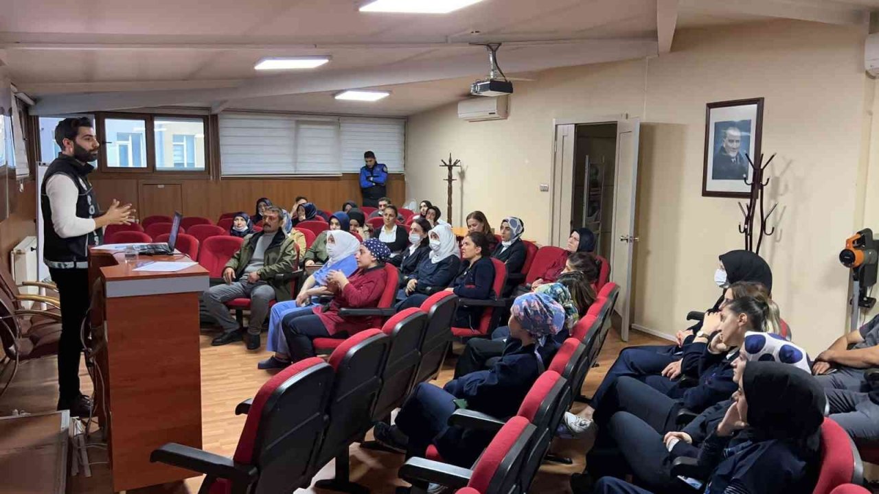 Sultanbeyli’de sağlık çalışanlarına “En İyi Narkotik Polisi Anne” projesi anlatıldı