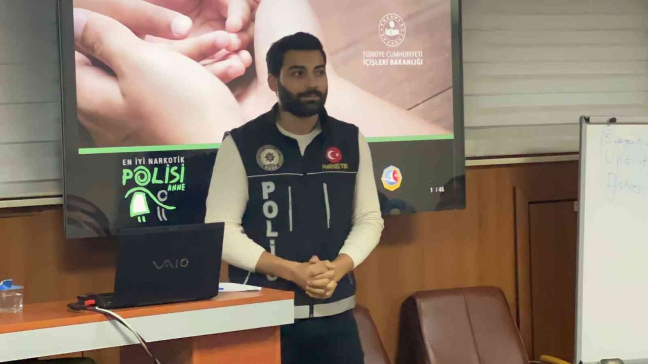 Sultanbeyli’de sağlık çalışanlarına “En İyi Narkotik Polisi Anne” projesi anlatıldı