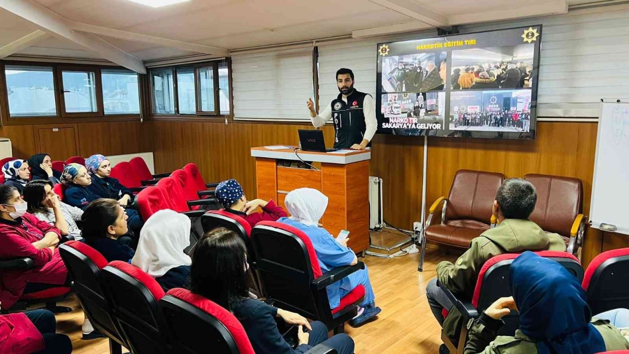 Sultanbeyli’de sağlık çalışanlarına “En İyi Narkotik Polisi Anne” projesi anlatıldı