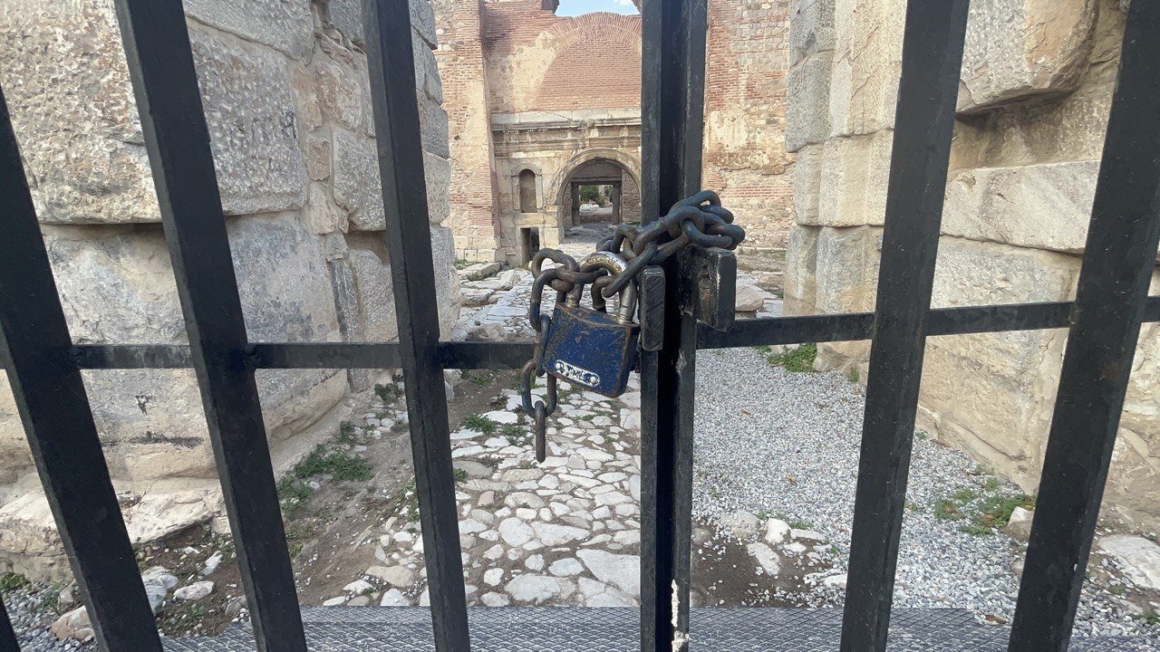 2 bin yıllık İstanbul Kapı’daki mozaik ve taş yol göz kamaştırıyor