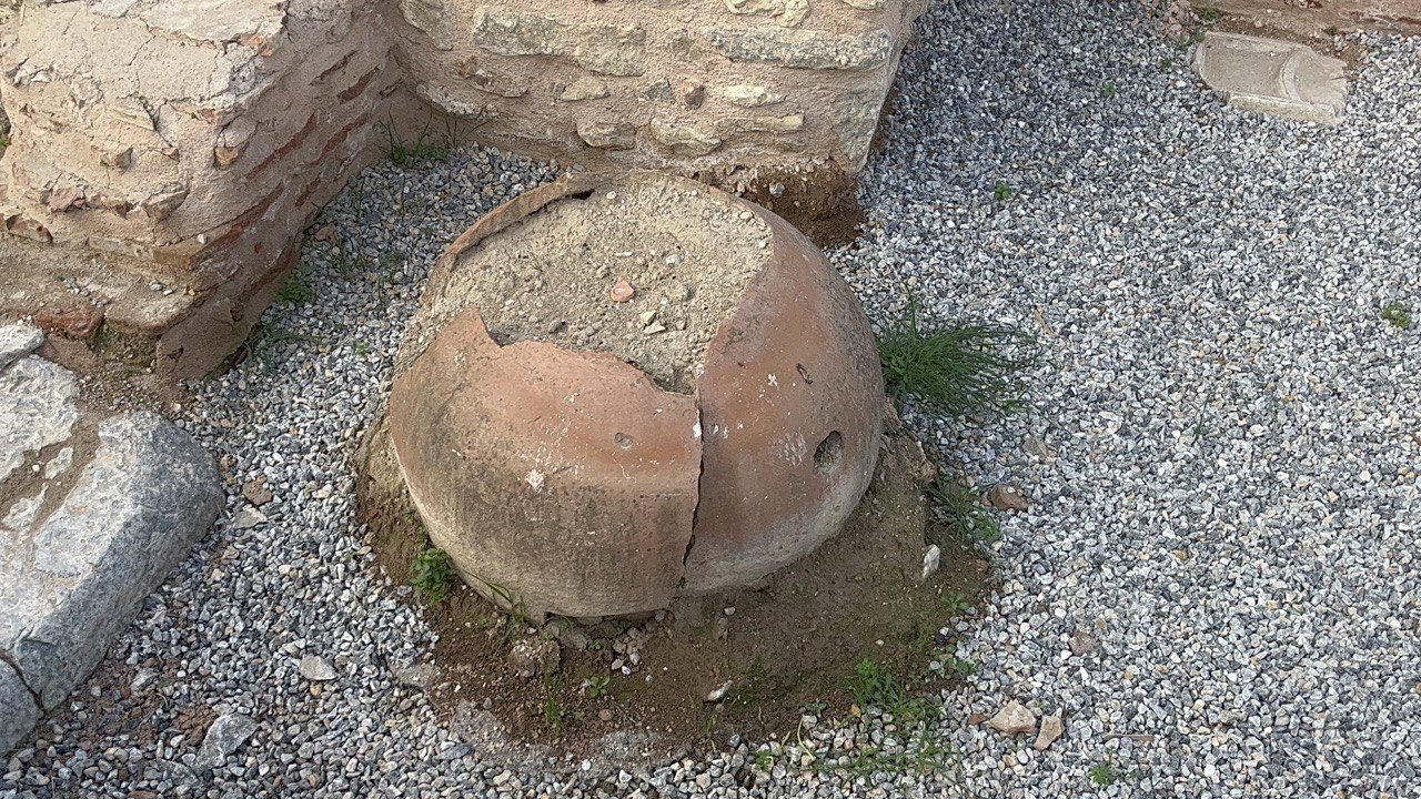 2 bin yıllık İstanbul Kapı’daki mozaik ve taş yol göz kamaştırıyor