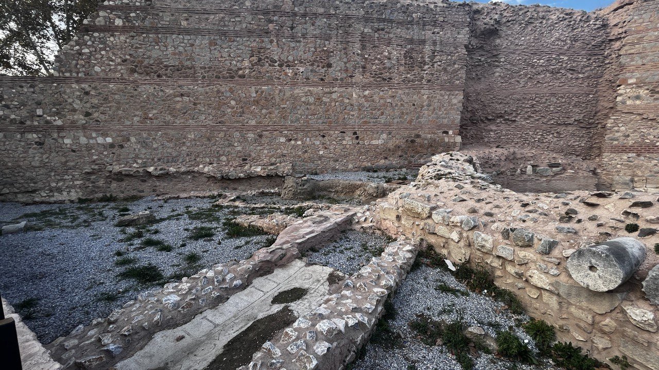 2 bin yıllık İstanbul Kapı’daki mozaik ve taş yol göz kamaştırıyor