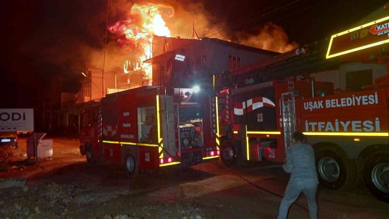 Uşak’ta mobilya atölyesinde yangın