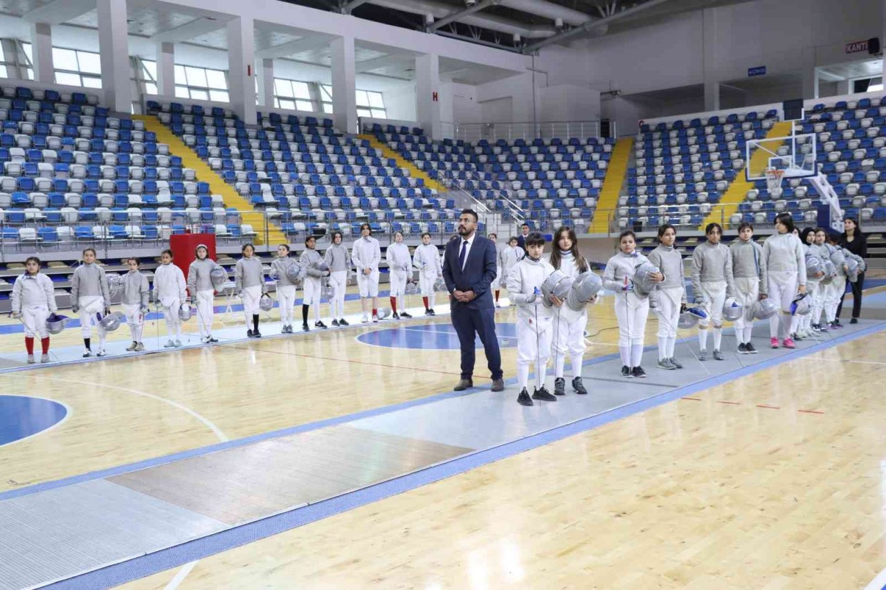 Kılıçları bölge şampiyonluğu için çektiler