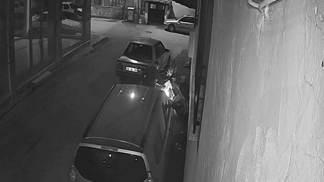 Tartıştığı arkadaşının motosikletini kundakladı