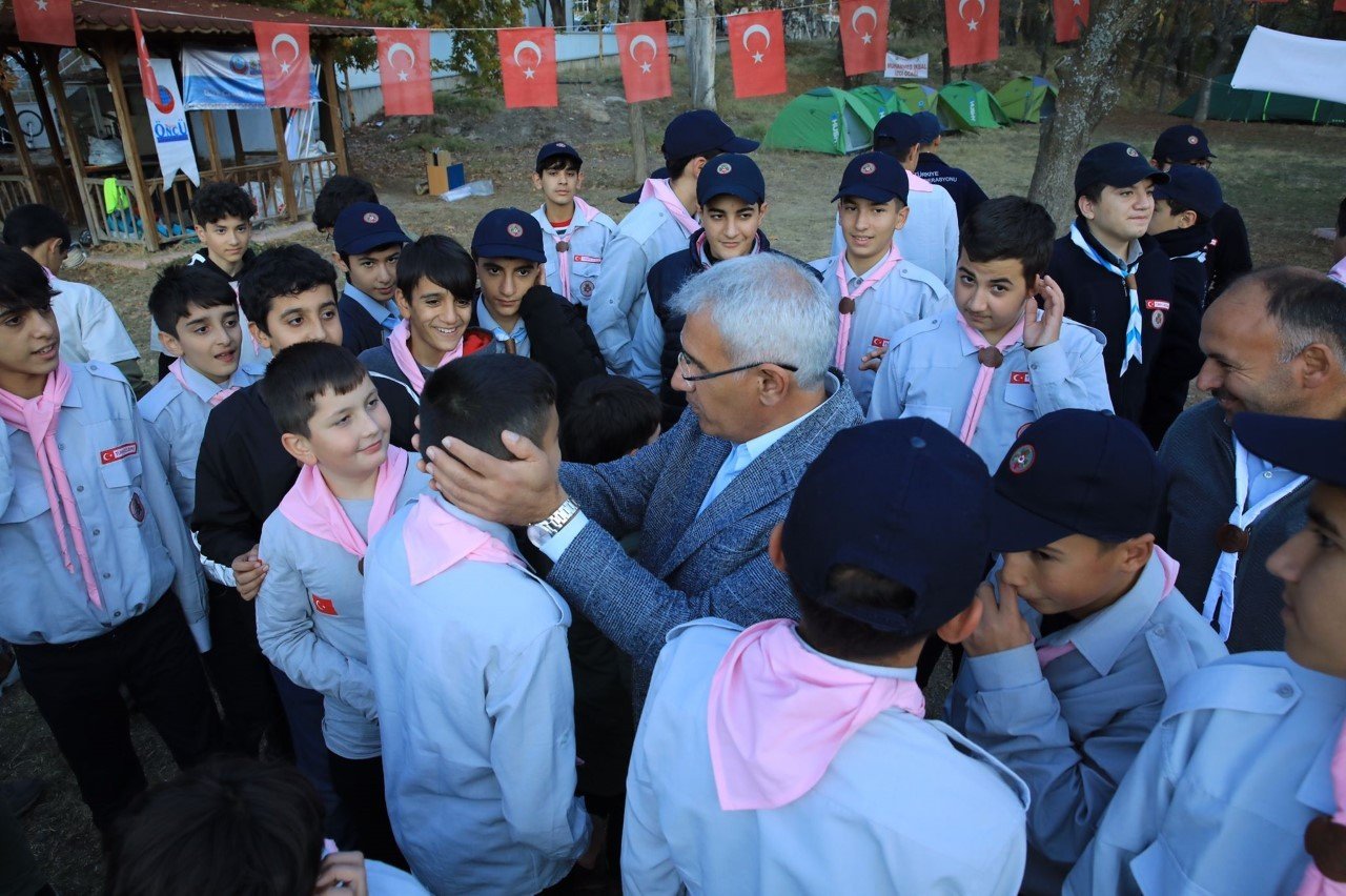 Başkan Güder’den izcilere sürpriz ziyaret