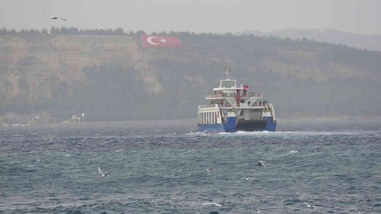 Bozcaada’da yarınki tüm feribot seferleri iptal edildi