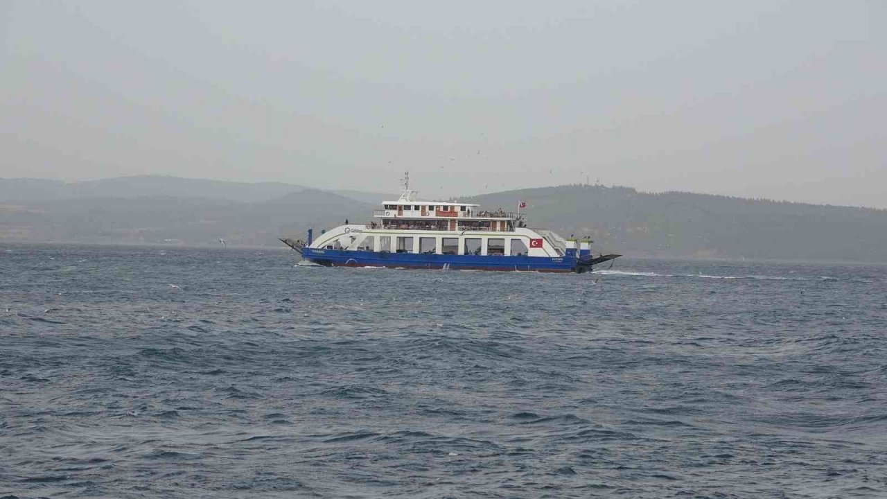 Bozcaada’da yarınki tüm feribot seferleri iptal edildi