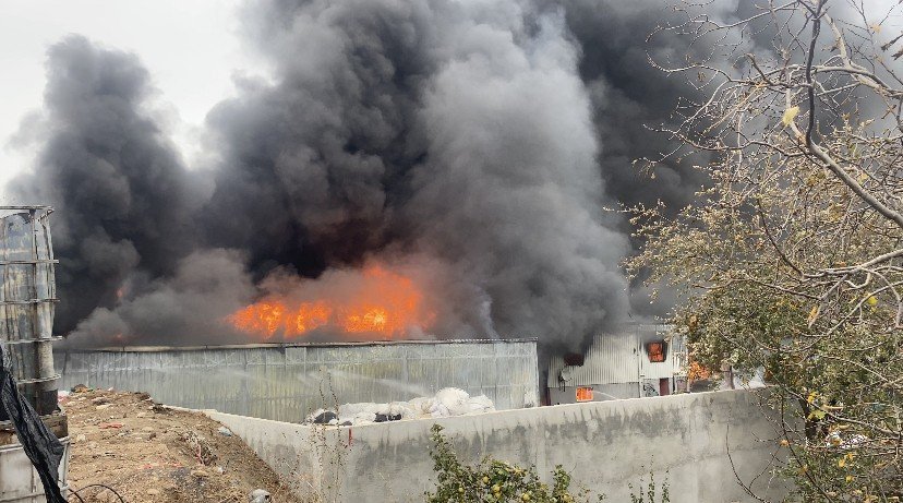 Bursa’da geri dönüşüm deposunda büyük yangın