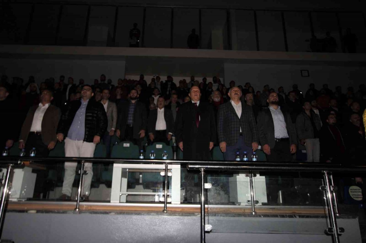 Dünya şampiyonu milli sporcu Şipal boksa veda etti