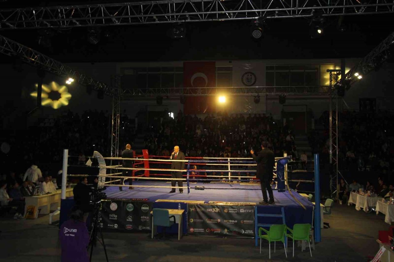 Dünya şampiyonu milli sporcu Şipal boksa veda etti