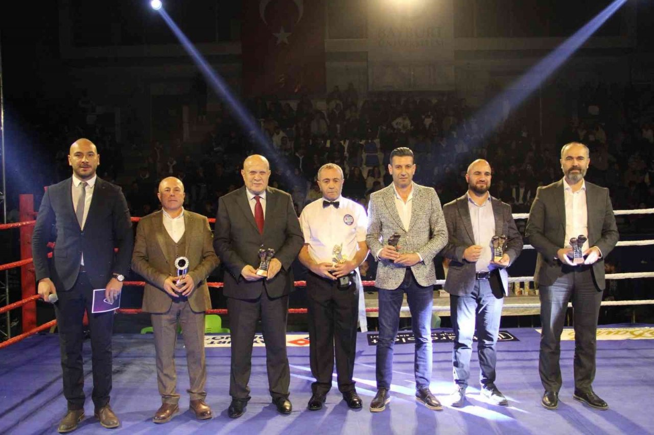 Dünya şampiyonu milli sporcu Şipal boksa veda etti