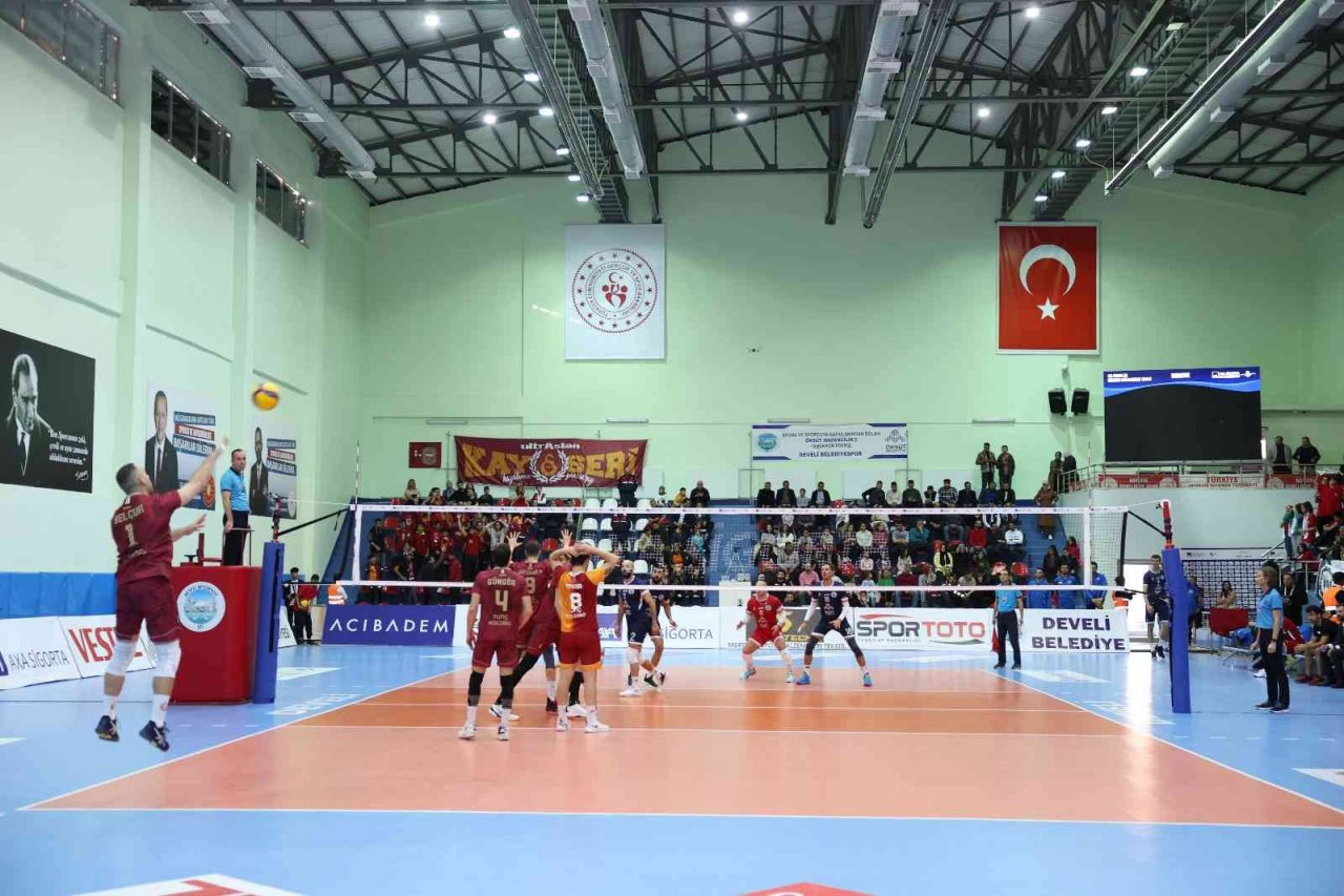 Başkan Büyükkılıç, Develi Belediyespor Maçını İzledi