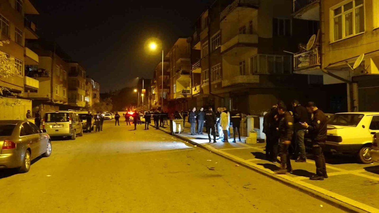 Sağlık ekibine yardım için giden polisleri bıçakladı: 1’i bekçi 3’ü polis 4 yaralı