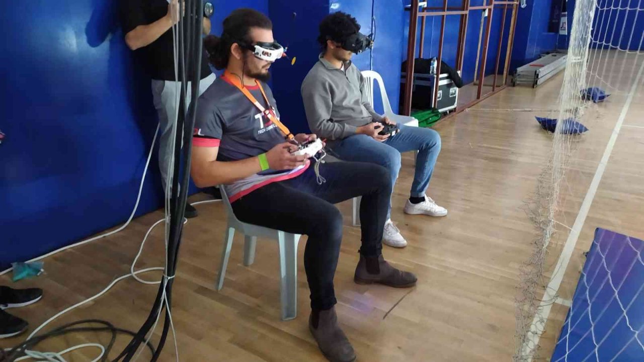 Esenler’de dron pilotları kıyasıya yarıştı