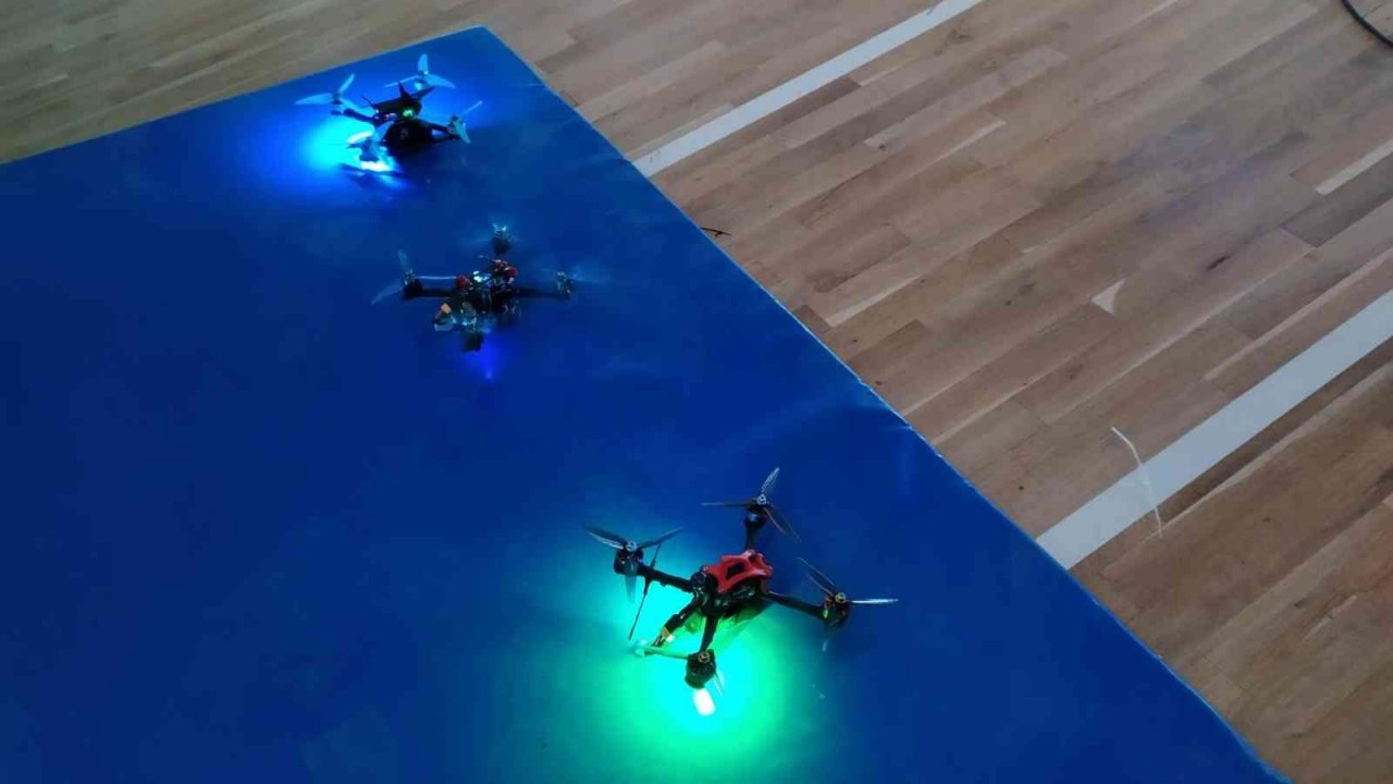 Esenler’de dron pilotları kıyasıya yarıştı