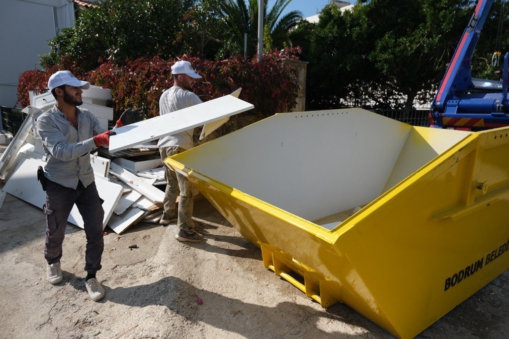 Bodrum’da moloz atık konteynerleri devreye girdi