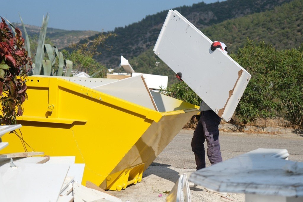 Bodrum’da moloz atık konteynerleri devreye girdi