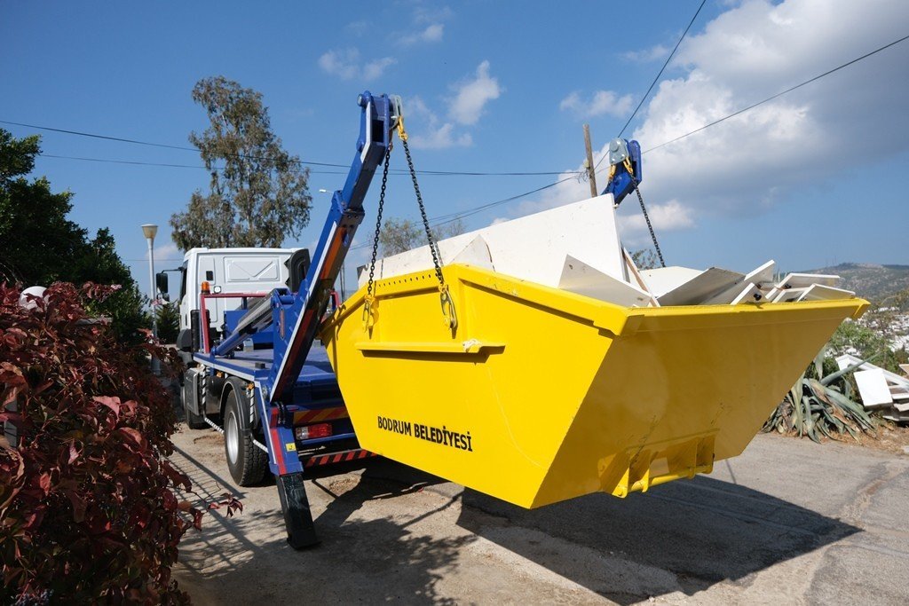 Bodrum’da moloz atık konteynerleri devreye girdi