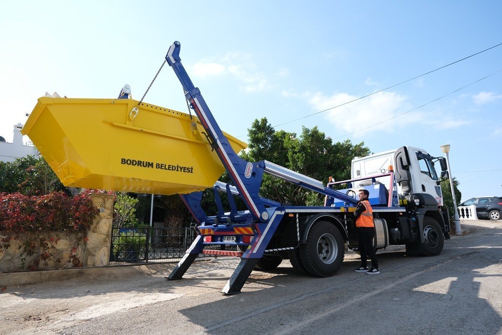 Bodrum’da moloz atık konteynerleri devreye girdi