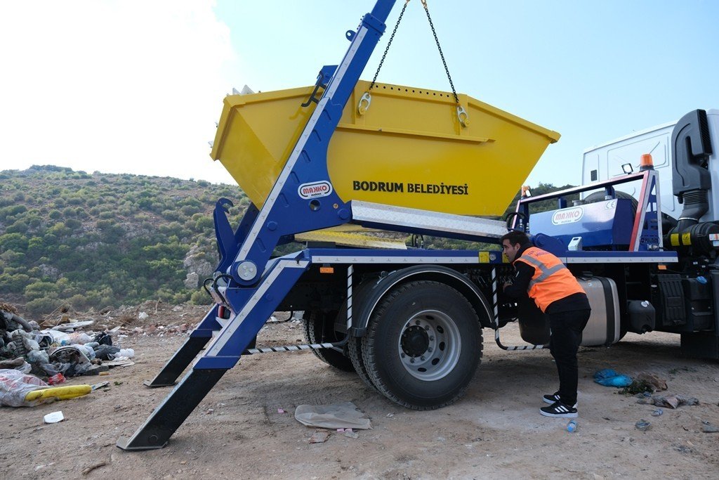 Bodrum’da moloz atık konteynerleri devreye girdi