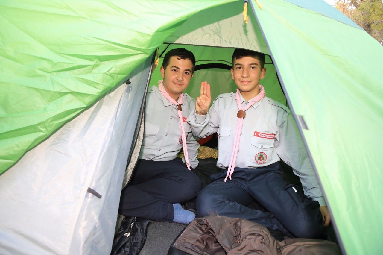 Başkan Güder’den izcilere sürpriz ziyaret