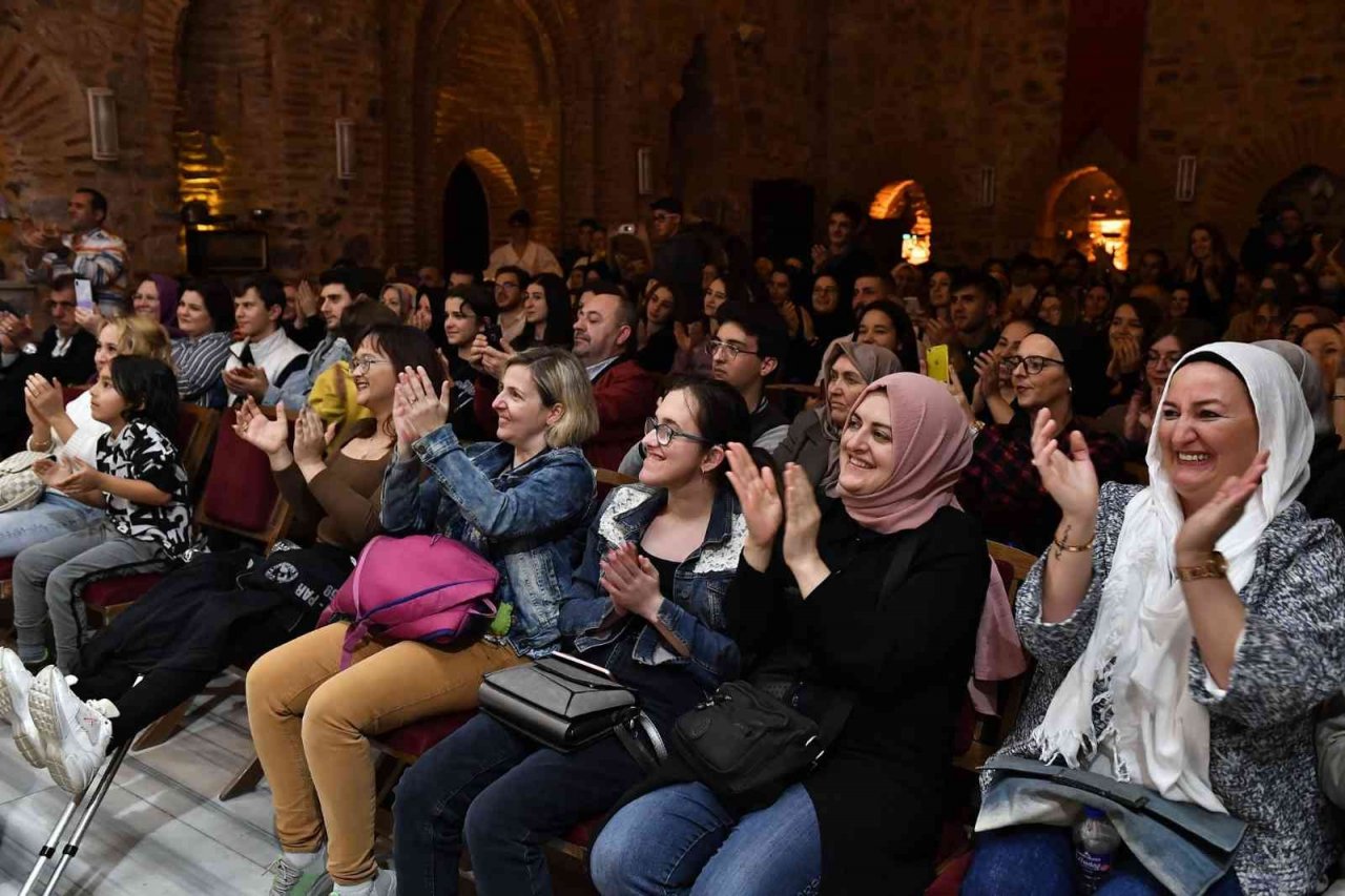 Osmangazi’de tiyatro okulu büyüledi