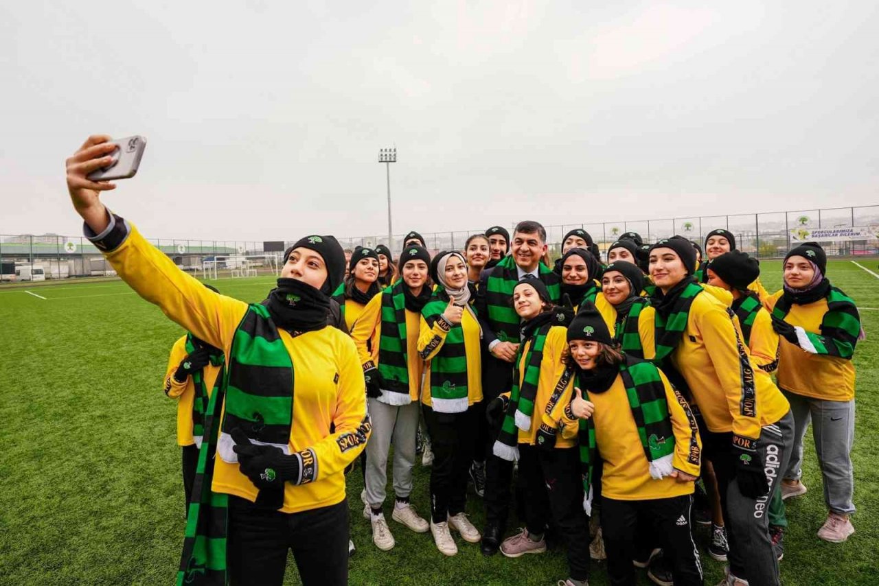 Şehitkamil’de 76 spor kulübüne destek