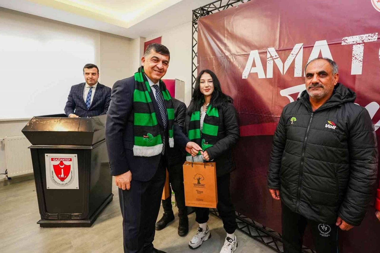 Şehitkamil’de 76 spor kulübüne destek