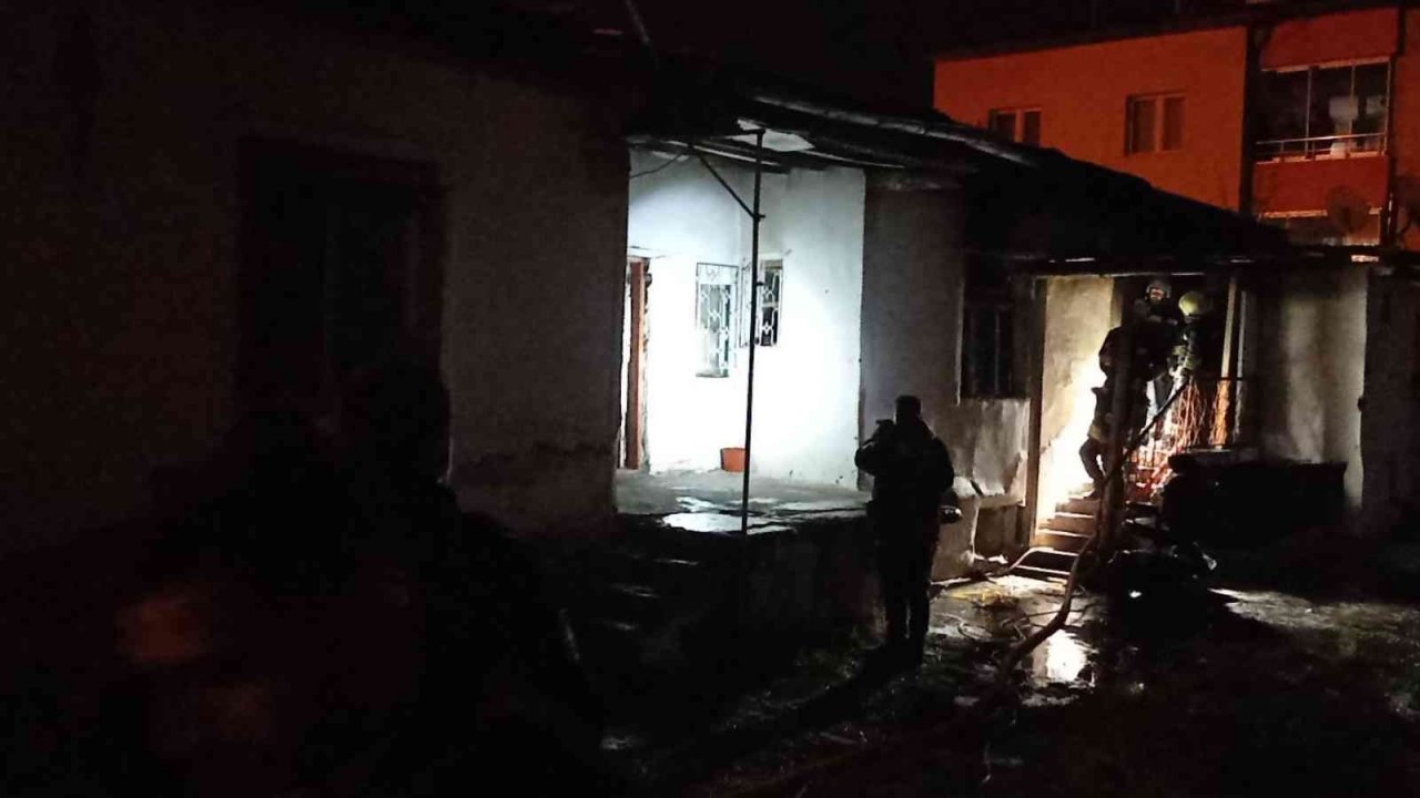 Engelli adam evde çıkan yangında hayatını kaybetti