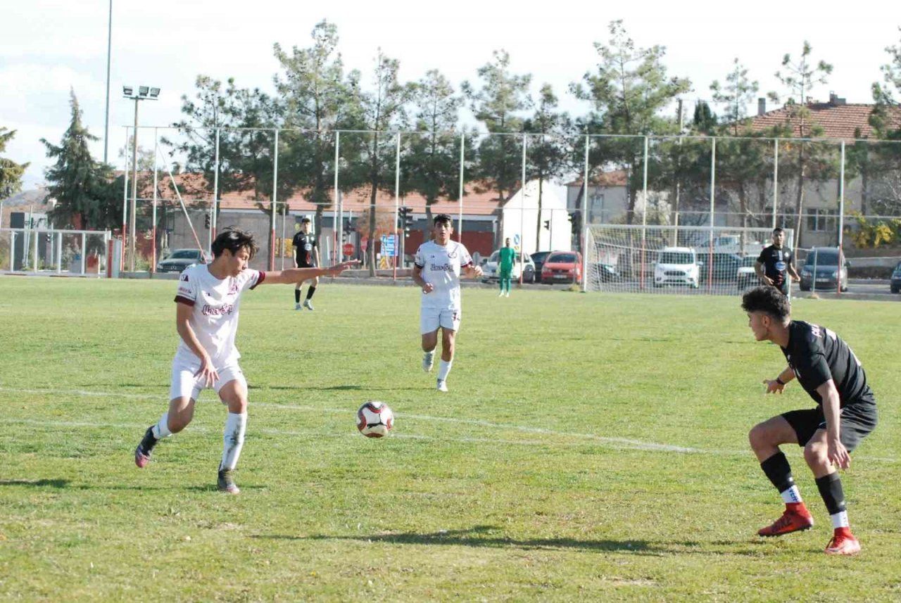 Kırmızı grupta Çal Belediyespor evinde rahat kazandı