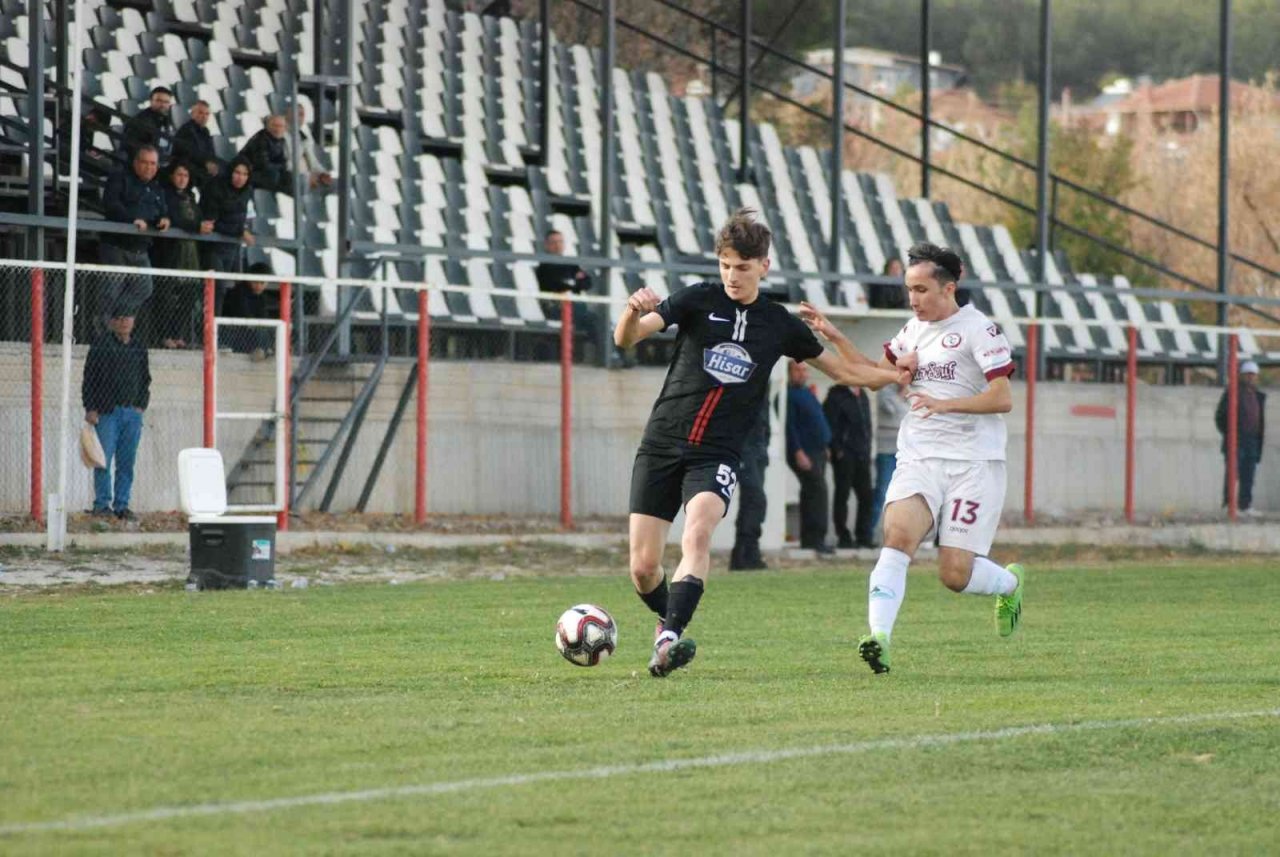 Kırmızı grupta Çal Belediyespor evinde rahat kazandı